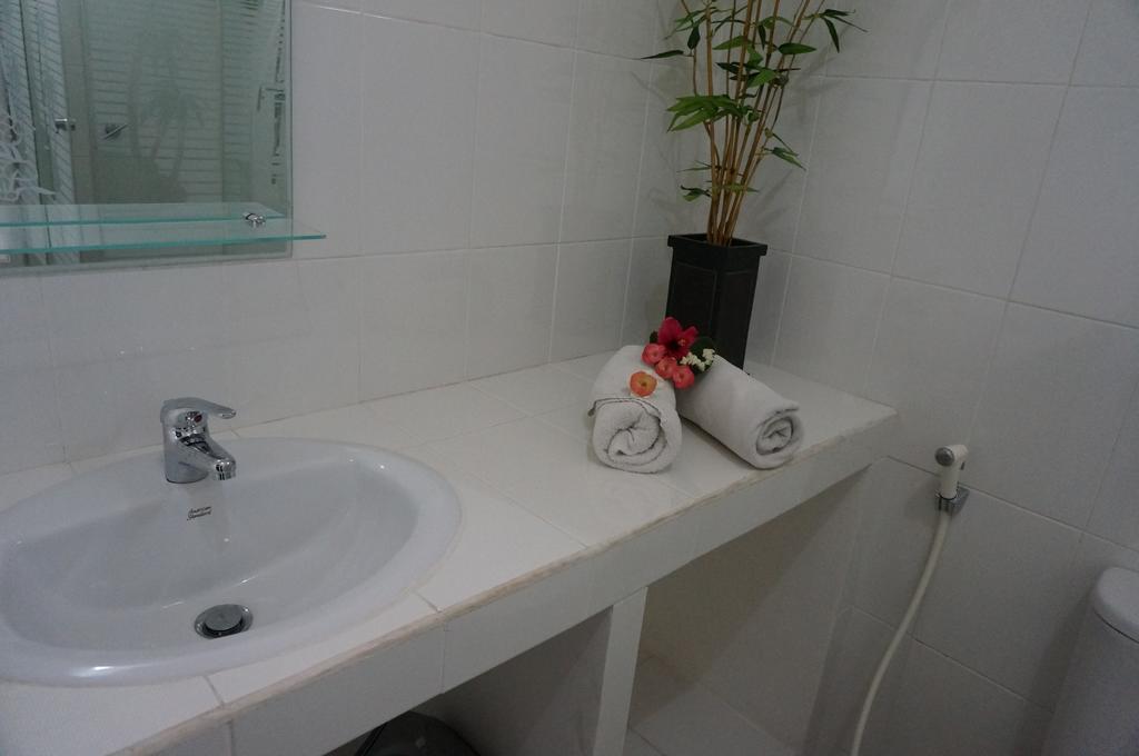 Hotel Angsoka Temukus Quarto foto